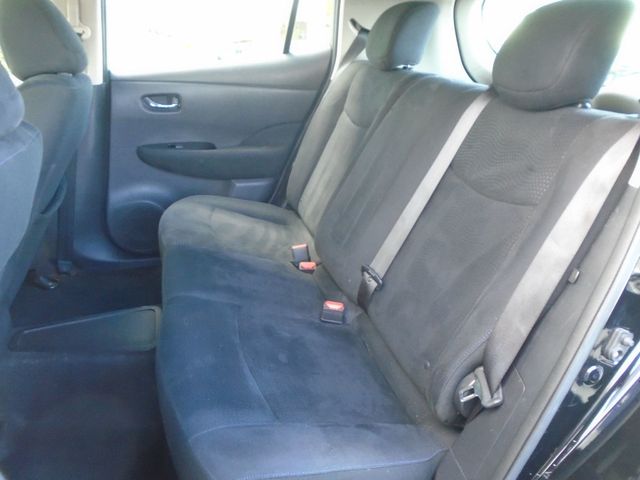 2017 Nissan Leaf SV Hatchback - 22942052 - 32