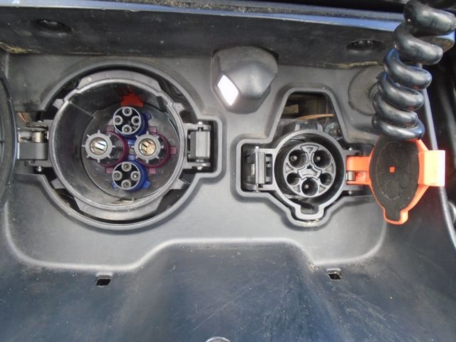 2017 Nissan Leaf SV Hatchback - 22942052 - 38