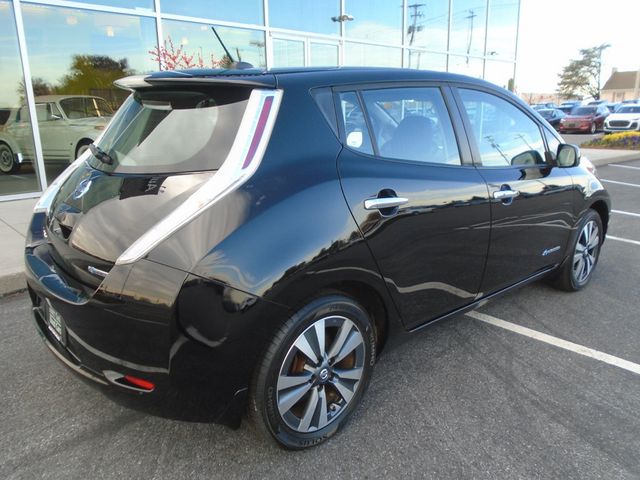 2017 Nissan Leaf SV Hatchback - 22942052 - 3