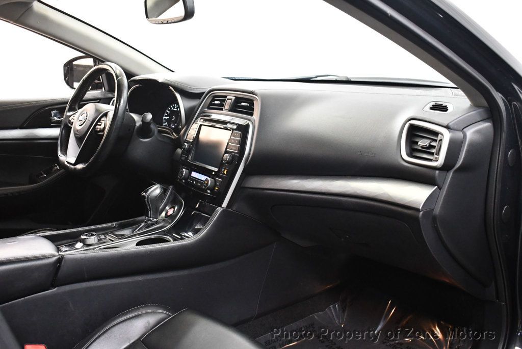 2017 Nissan Maxima SV photo 10