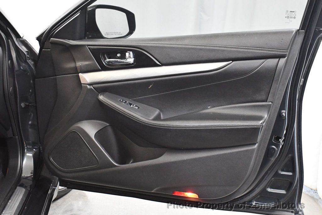 2017 Nissan Maxima SV photo 12