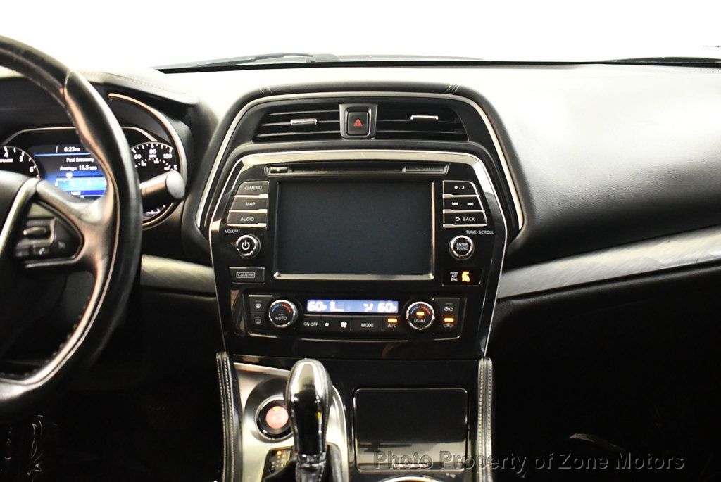 2017 Nissan Maxima SV photo 19