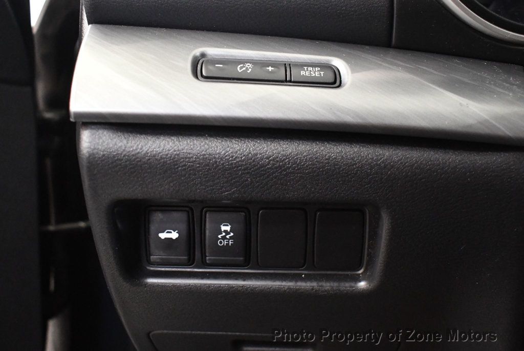 2017 Nissan Maxima SV photo 26