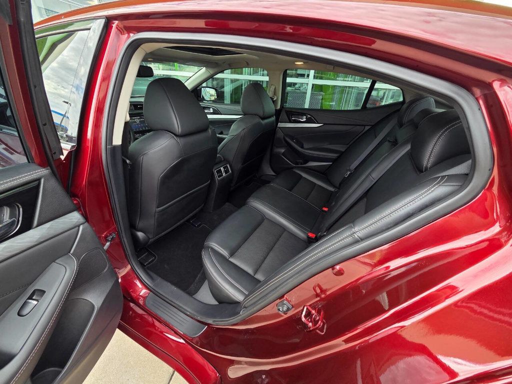 2017 Nissan Maxima SL photo 11