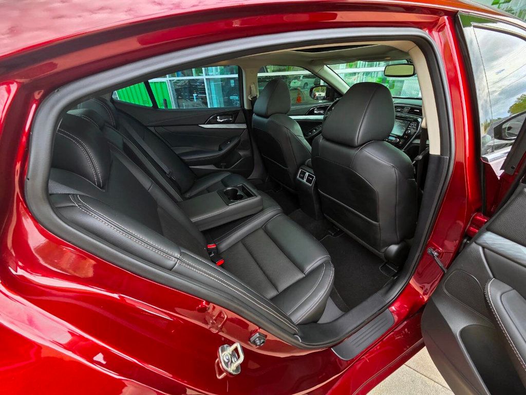 2017 Nissan Maxima SL photo 14