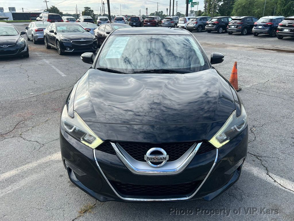 2017 Nissan Maxima SR photo 2