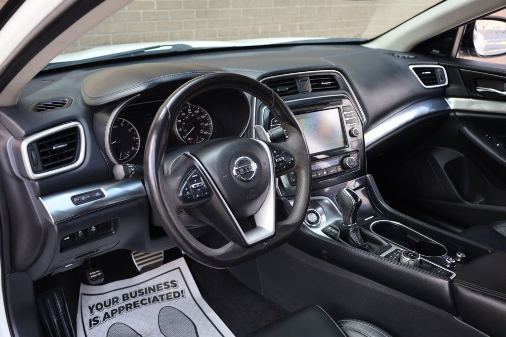2017 Nissan Maxima SR photo 11