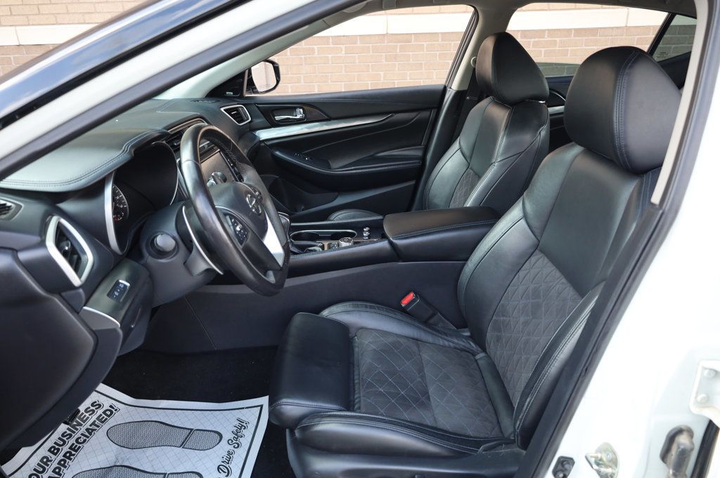 2017 Nissan Maxima SR photo 12