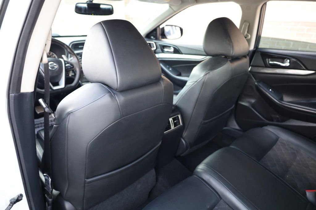 2017 Nissan Maxima SR photo 15