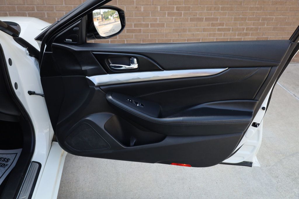 2017 Nissan Maxima SR photo 22