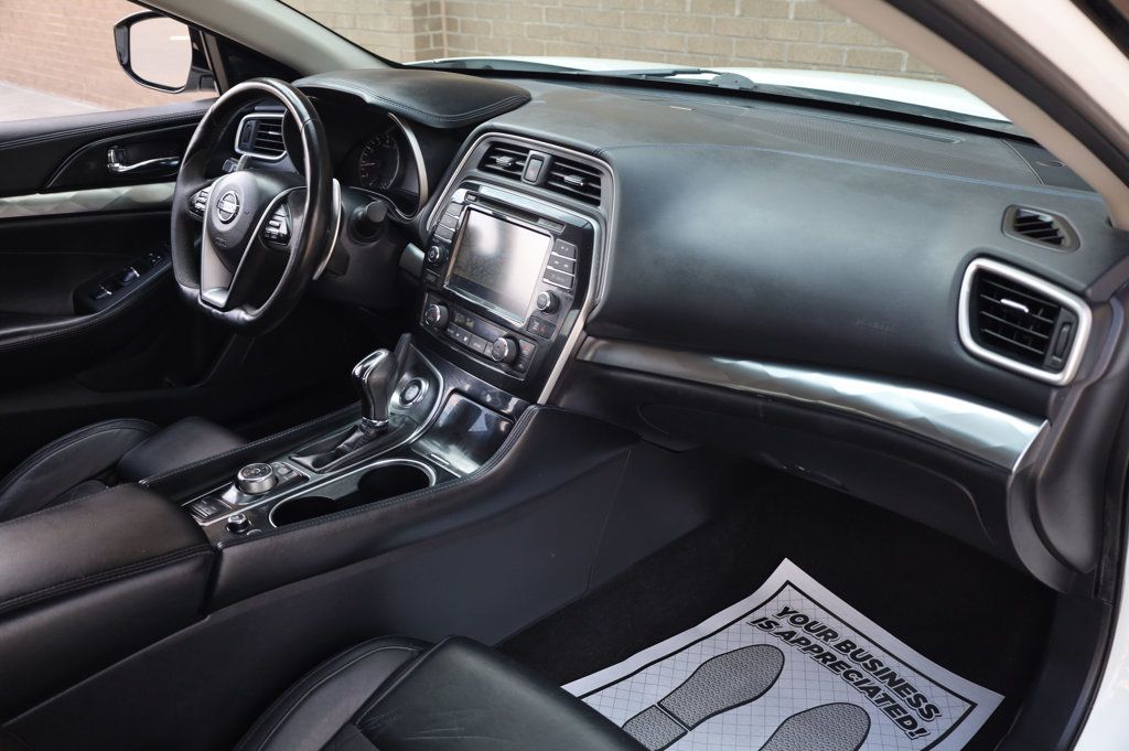 2017 Nissan Maxima SR photo 23