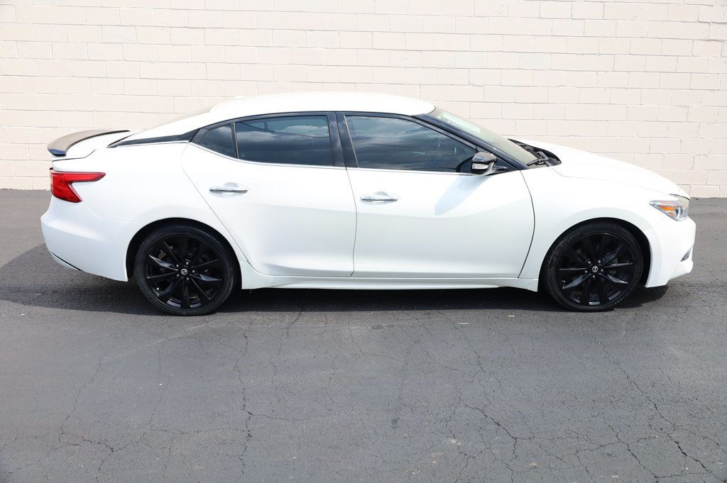 2017 Nissan Maxima SR photo 3