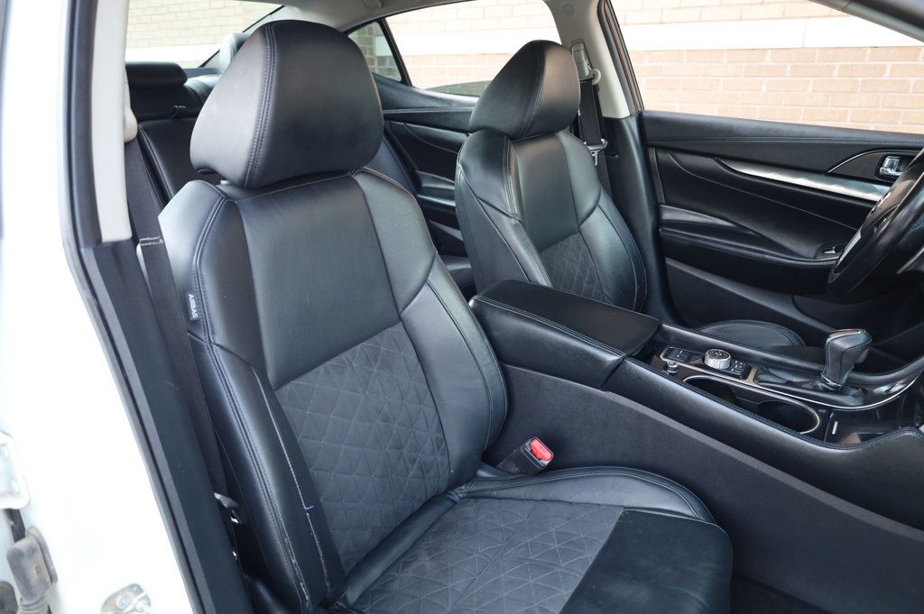 2017 Nissan Maxima SR photo 27