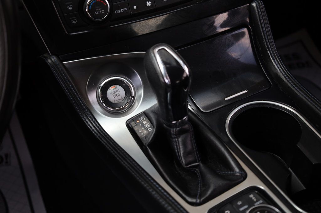 2017 Nissan Maxima SR photo 34