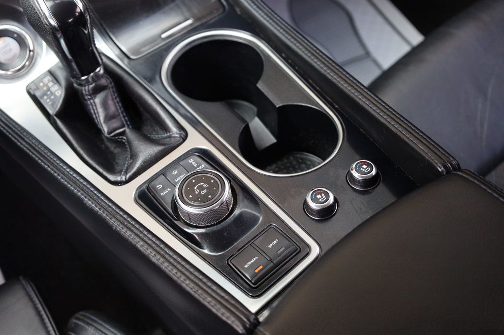 2017 Nissan Maxima SR photo 35