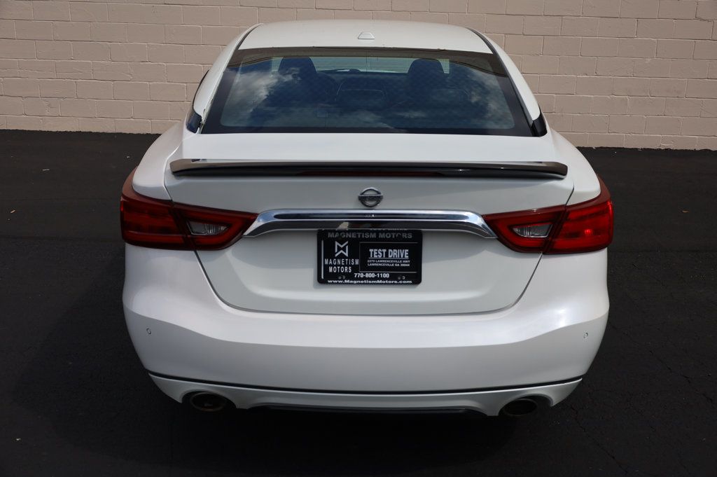 2017 Nissan Maxima SR photo 8