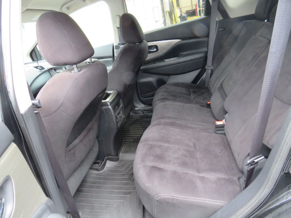 2017 Nissan Murano SV photo 11