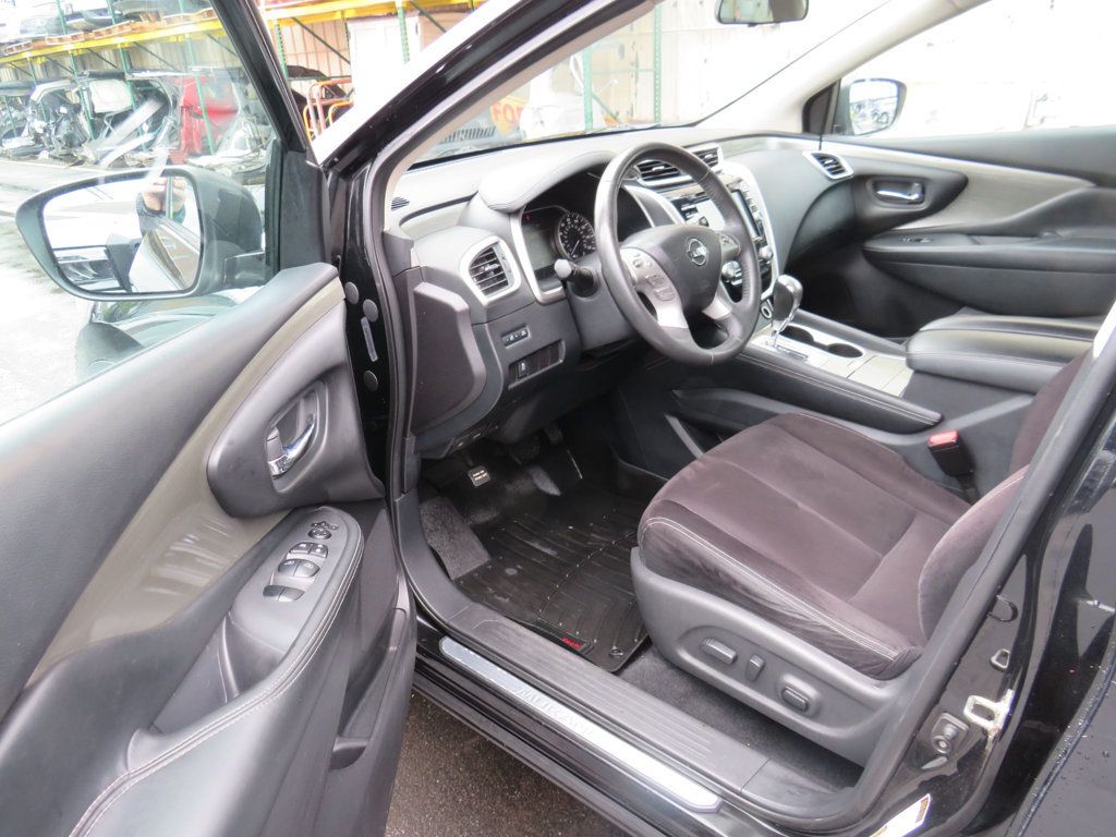 2017 Nissan Murano SV photo 9