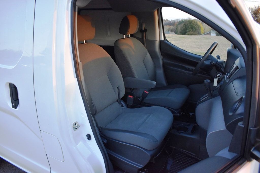 2017 Nissan NV200 SV photo 2