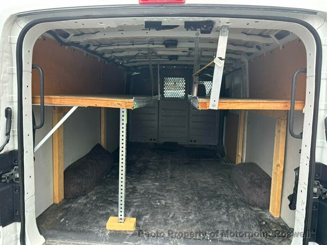 2017 Nissan NV Cargo NV2500 HD Standard Roof V8 SV - 22974926 - 18