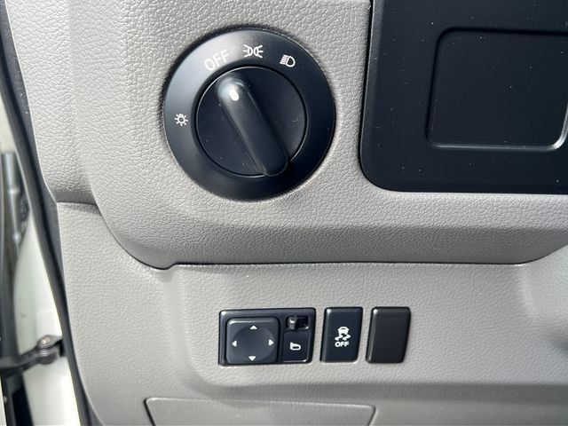 2017 Nissan NV Cargo S - 23015981 - 19