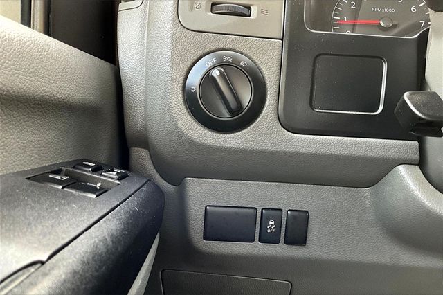 2017 Nissan NV Cargo S - 22940242 - 24