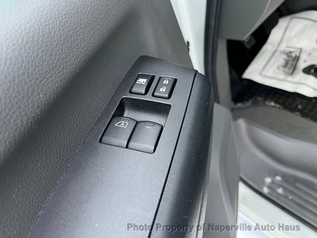 2017 Nissan NV Passenger 3500 HD S V6 - 22953615 - 10