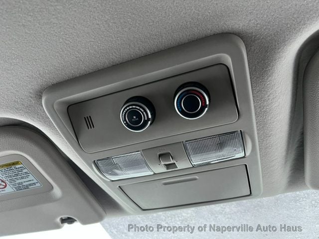 2017 Nissan NV Passenger 3500 HD S V6 - 22953615 - 13