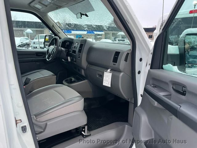 2017 Nissan NV Passenger 3500 HD S V6 - 22953615 - 14