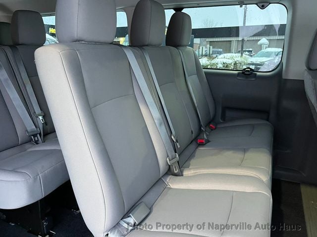 2017 Nissan NV Passenger 3500 HD S V6 - 22953615 - 16