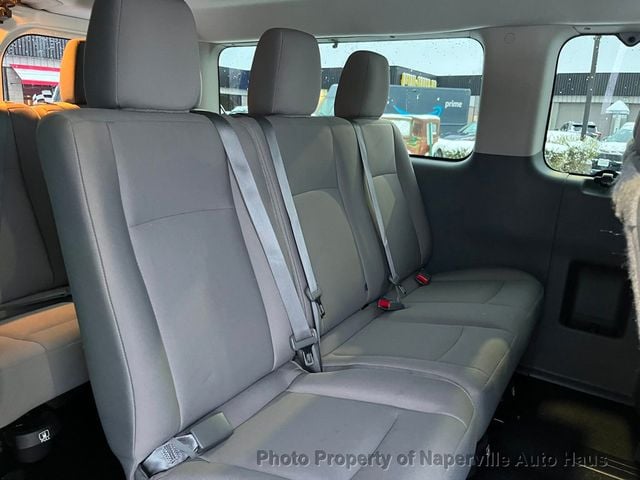 2017 Nissan NV Passenger 3500 HD S V6 - 22953615 - 17