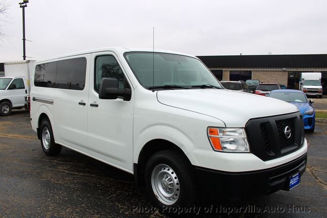 2017 Nissan NV Passenger 3500 HD S V6 - 22953615 - 26