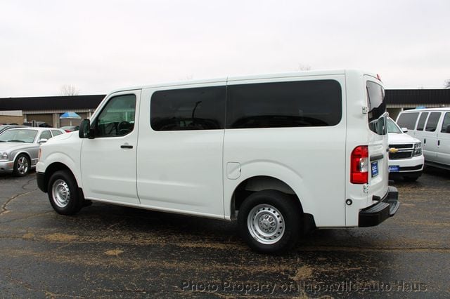 2017 Nissan NV Passenger 3500 HD S V6 - 22953615 - 29