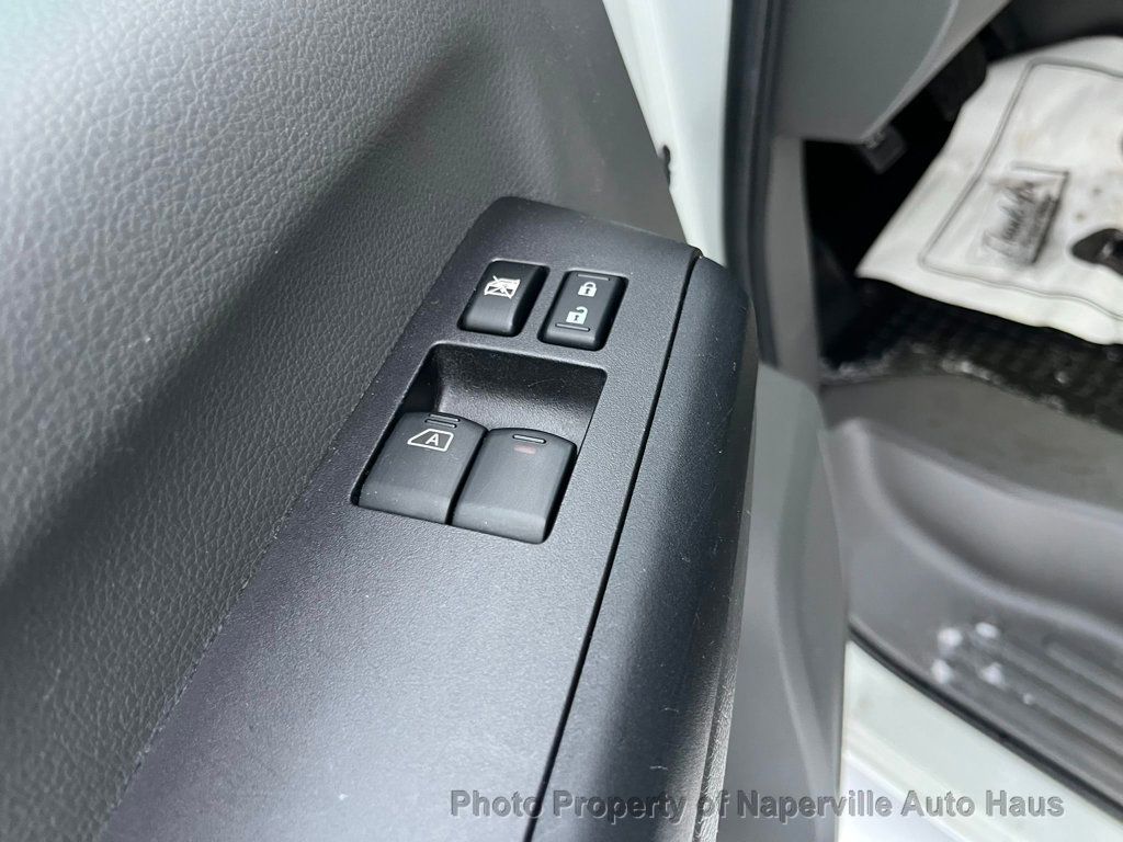 2017 NISSAN NV - Image 5