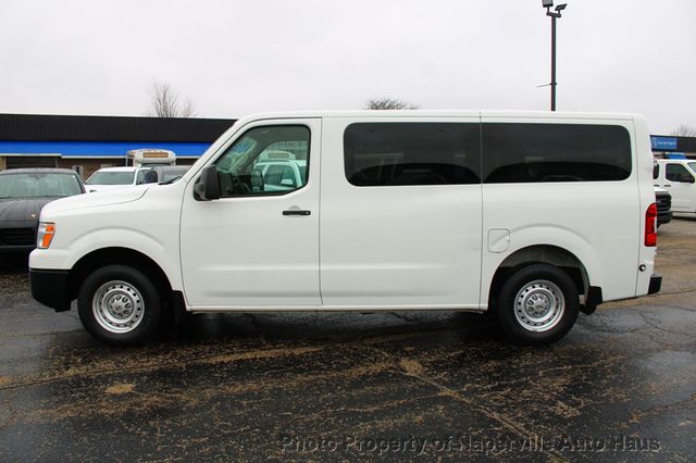 2017 Nissan NV Passenger 3500 HD S V6 - 22953616 - 29