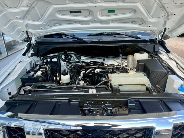 2017 Nissan NV Passenger V8 SL - 23000499 - 13