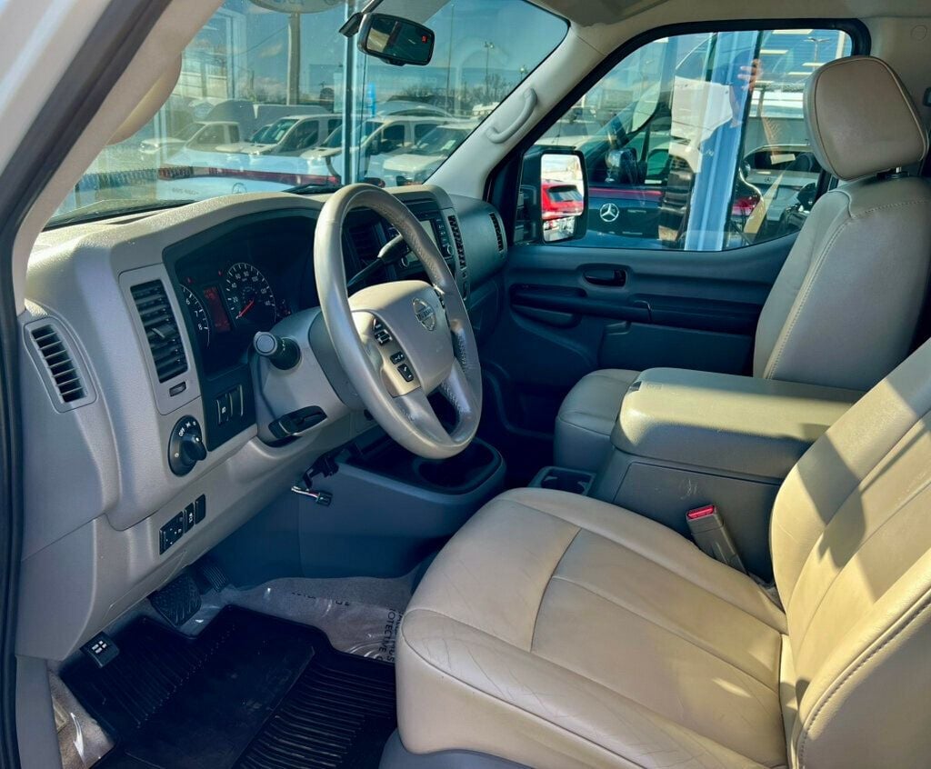 2017 Nissan NV Passenger V8 SL - 23000499 - 16