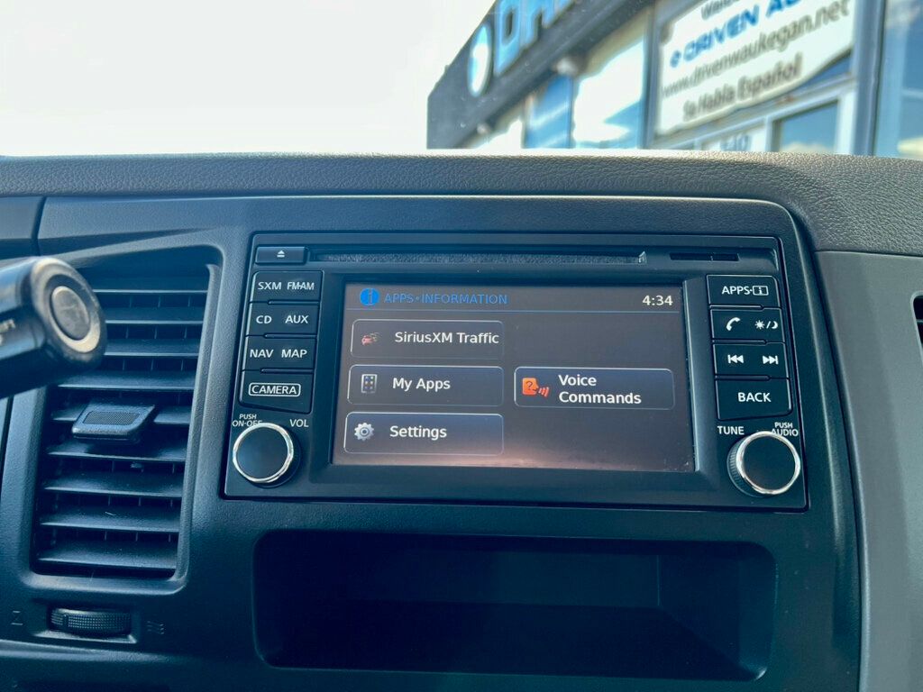2017 Nissan NV Passenger V8 SL - 23000499 - 24