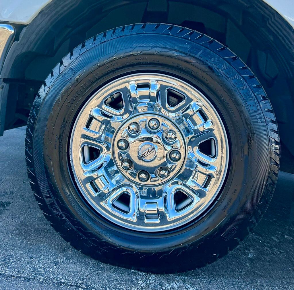 2017 Nissan NV Passenger V8 SL - 23000499 - 30