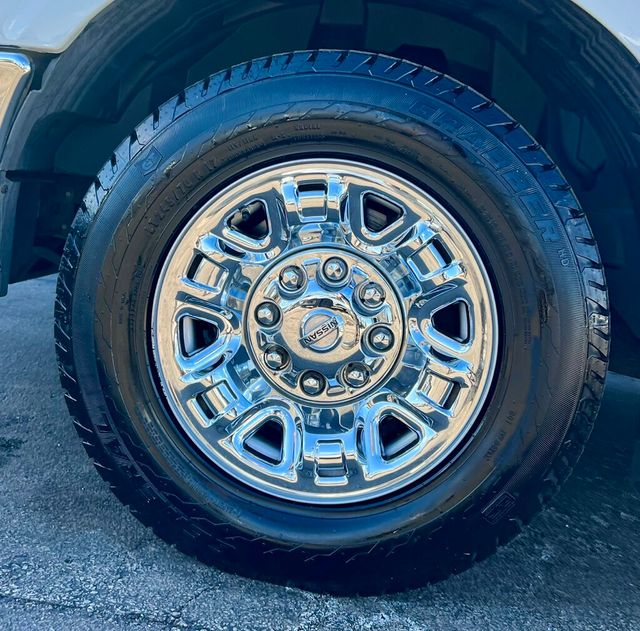2017 Nissan NV Passenger V8 SL - 23000499 - 30
