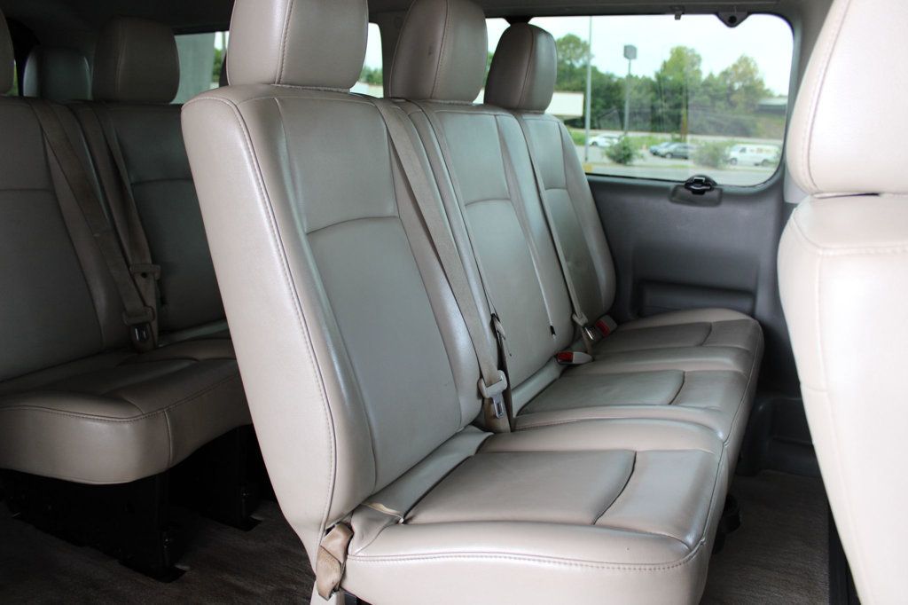 2017 Nissan NV Passenger V8 SL - 23065193 - 13
