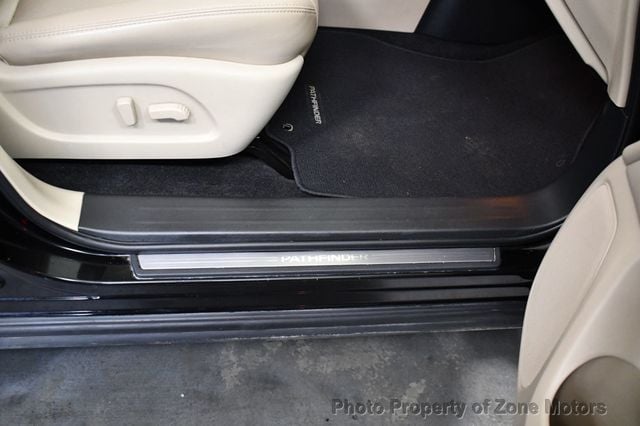 2017 Nissan Pathfinder 4x4 Platinum - 23072144 - 13