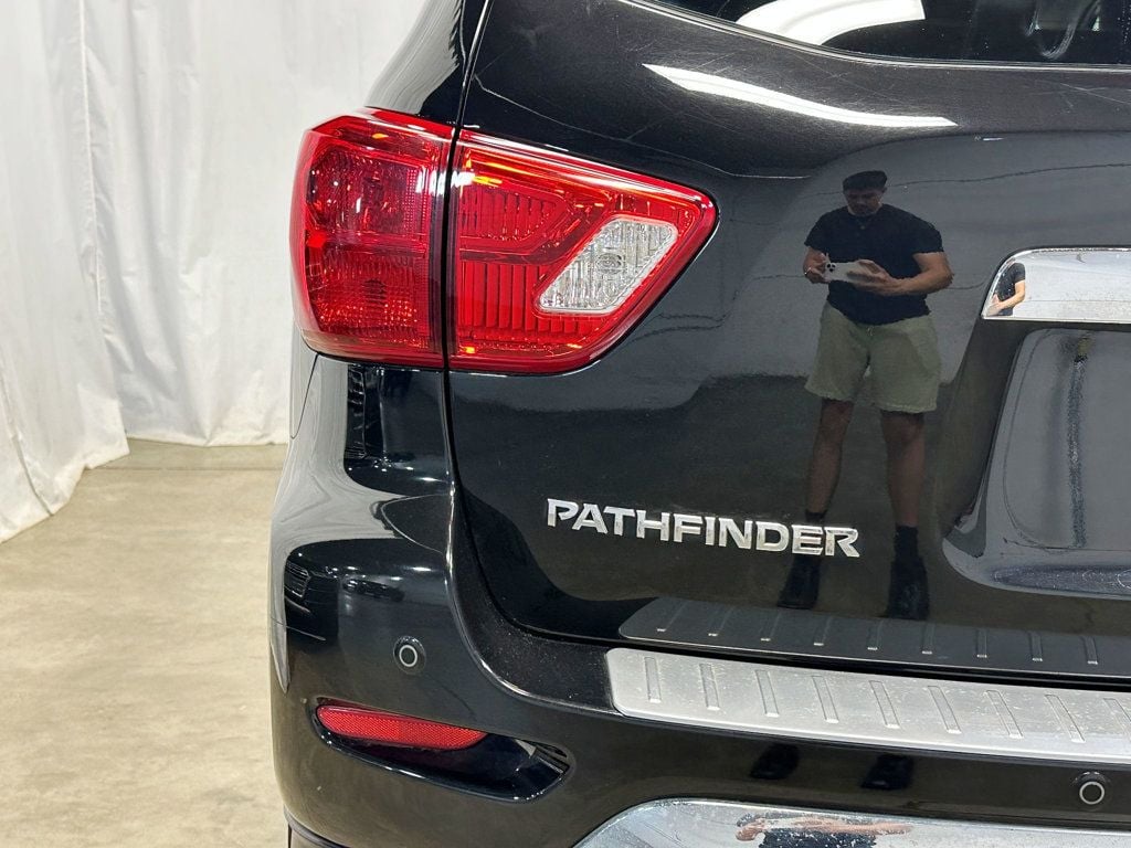 2017 Nissan Pathfinder 4x4 Platinum - 23062384 - 10