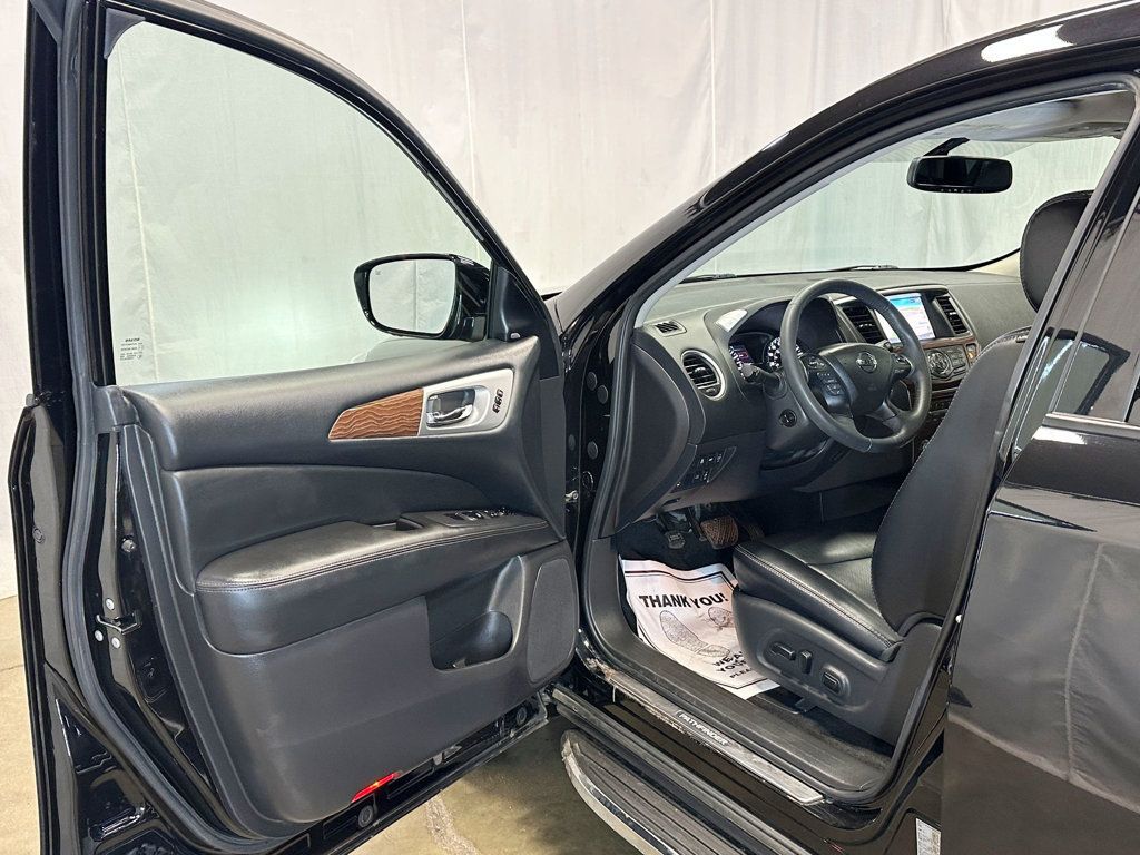 2017 Nissan Pathfinder 4x4 Platinum - 23062384 - 17