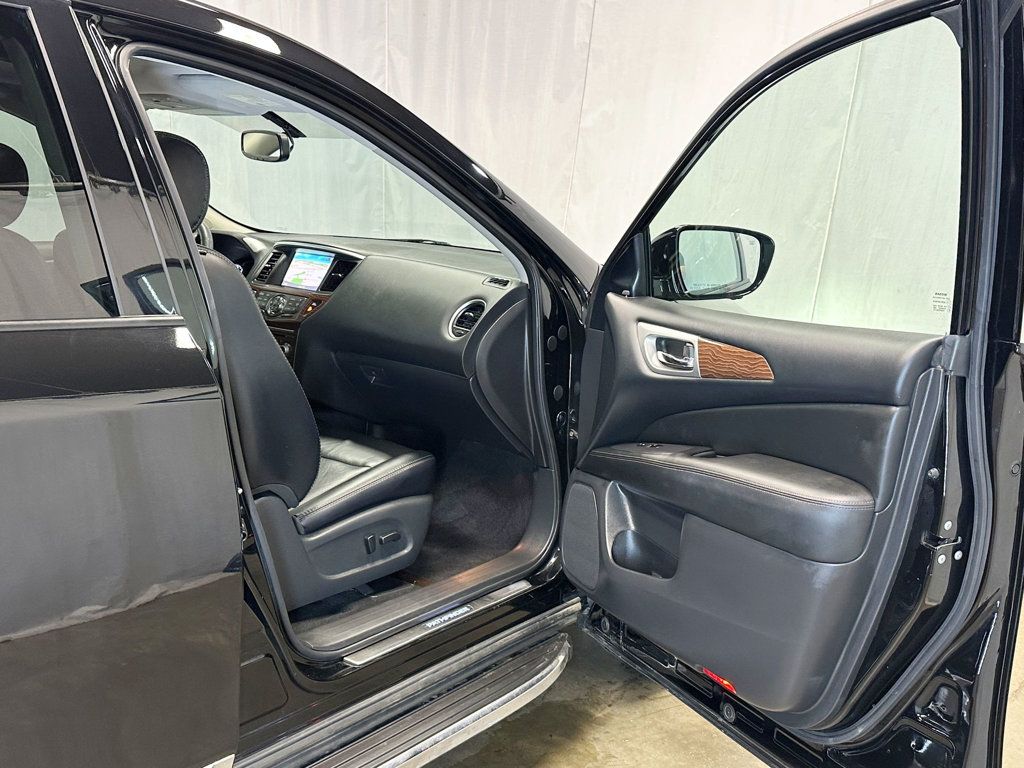 2017 Nissan Pathfinder 4x4 Platinum - 23062384 - 18