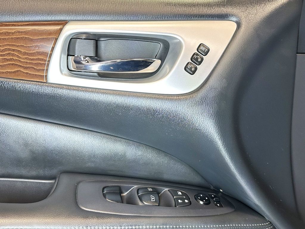 2017 Nissan Pathfinder 4x4 Platinum - 23062384 - 19