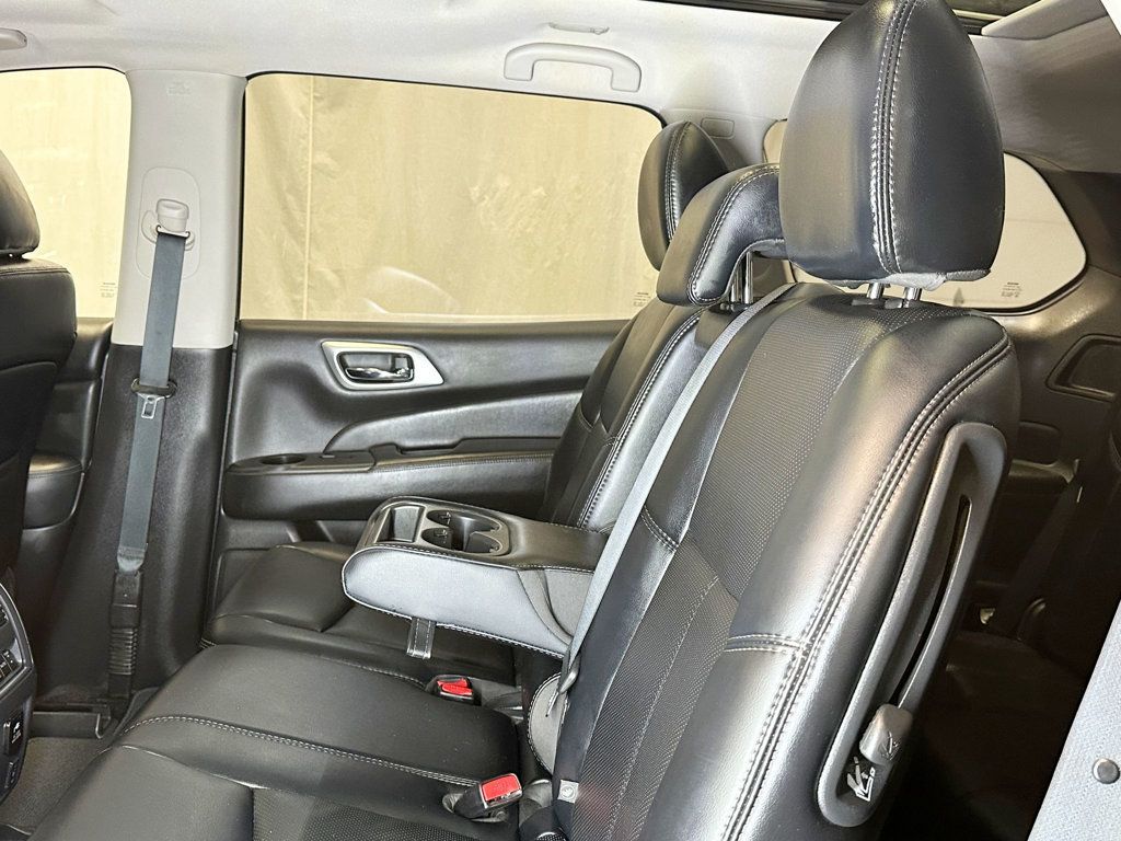 2017 Nissan Pathfinder 4x4 Platinum - 23062384 - 40
