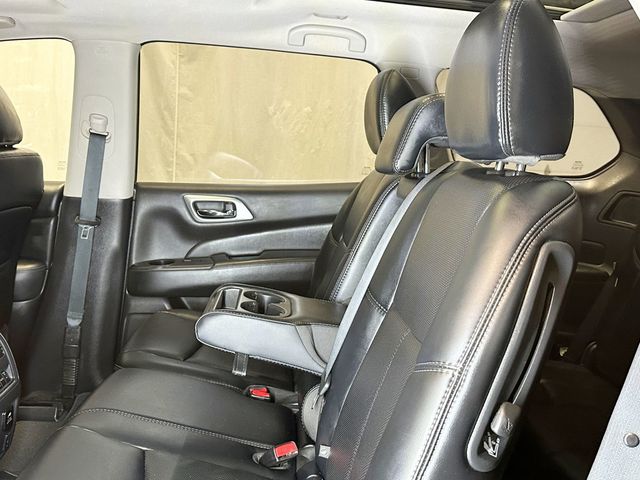 2017 Nissan Pathfinder 4x4 Platinum - 23062384 - 40