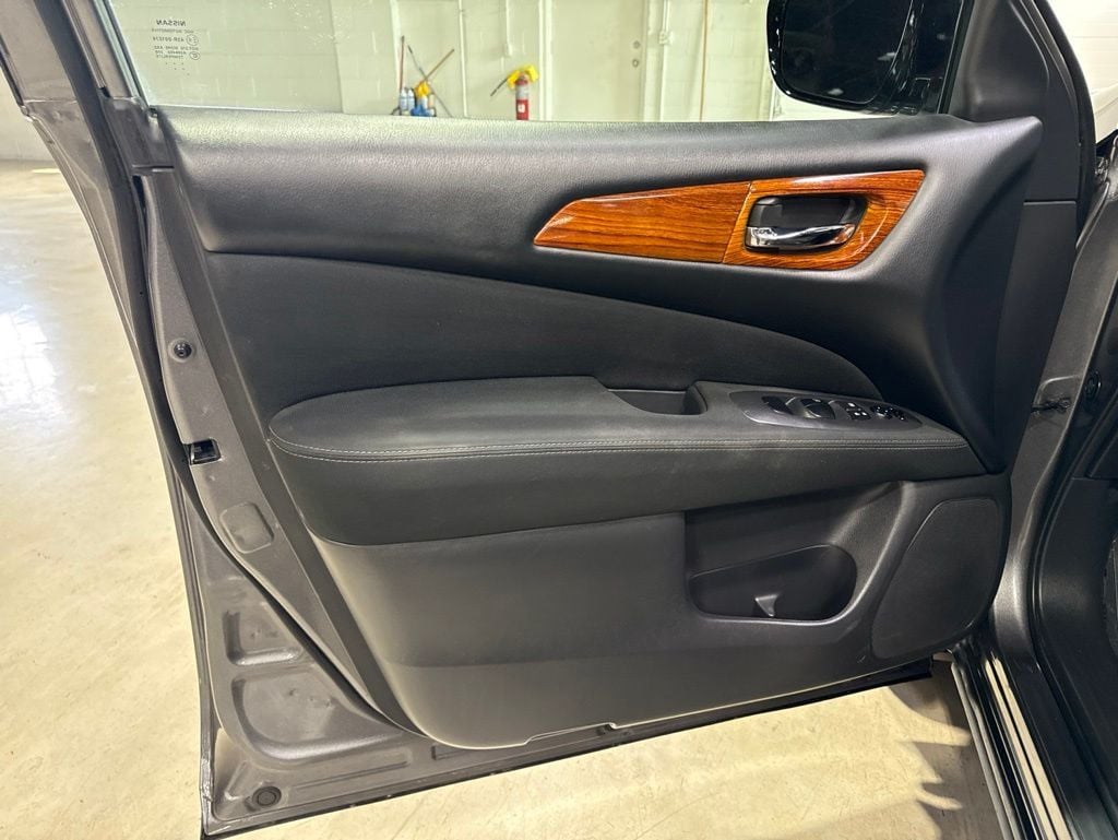 2017 Nissan Pathfinder 4x4 S - 23012023 - 23