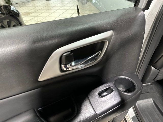 2017 Nissan Pathfinder 4x4 SL - 21535637 - 32